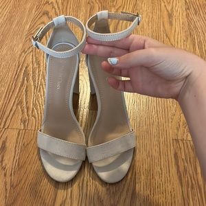 Moda Chics Beige Fabric Square Heels (Size 7.5)